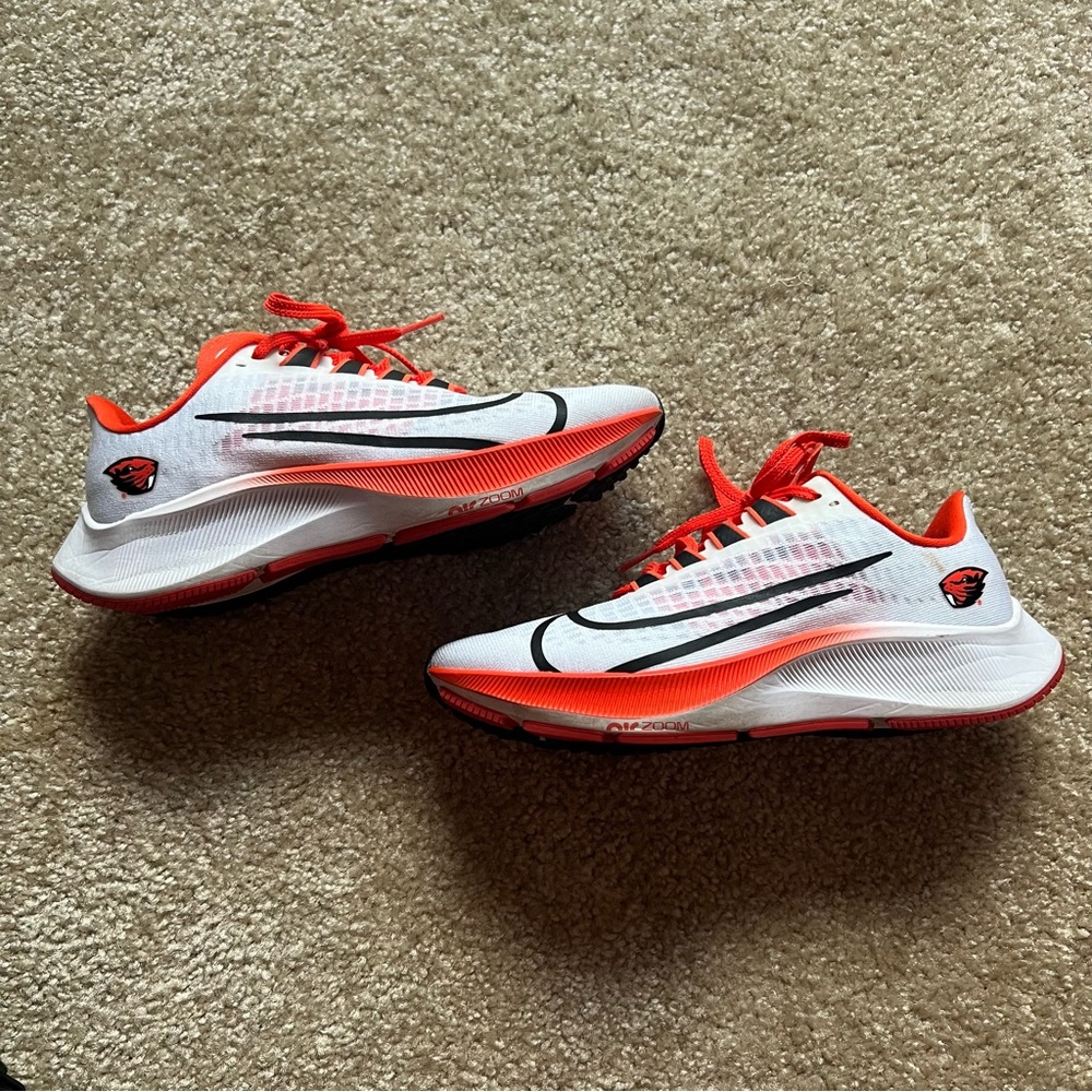 Nike Oregon State running shoes- size 4.5 fits like a women’s 5